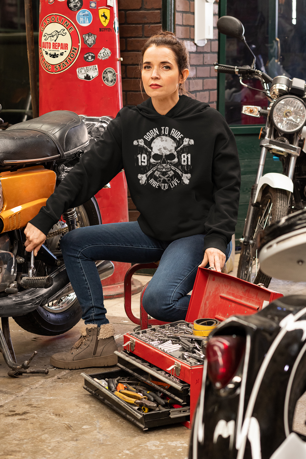 mockup-sweat-a-capuche-femme-born-to-ride-ride-to-live.jpg
