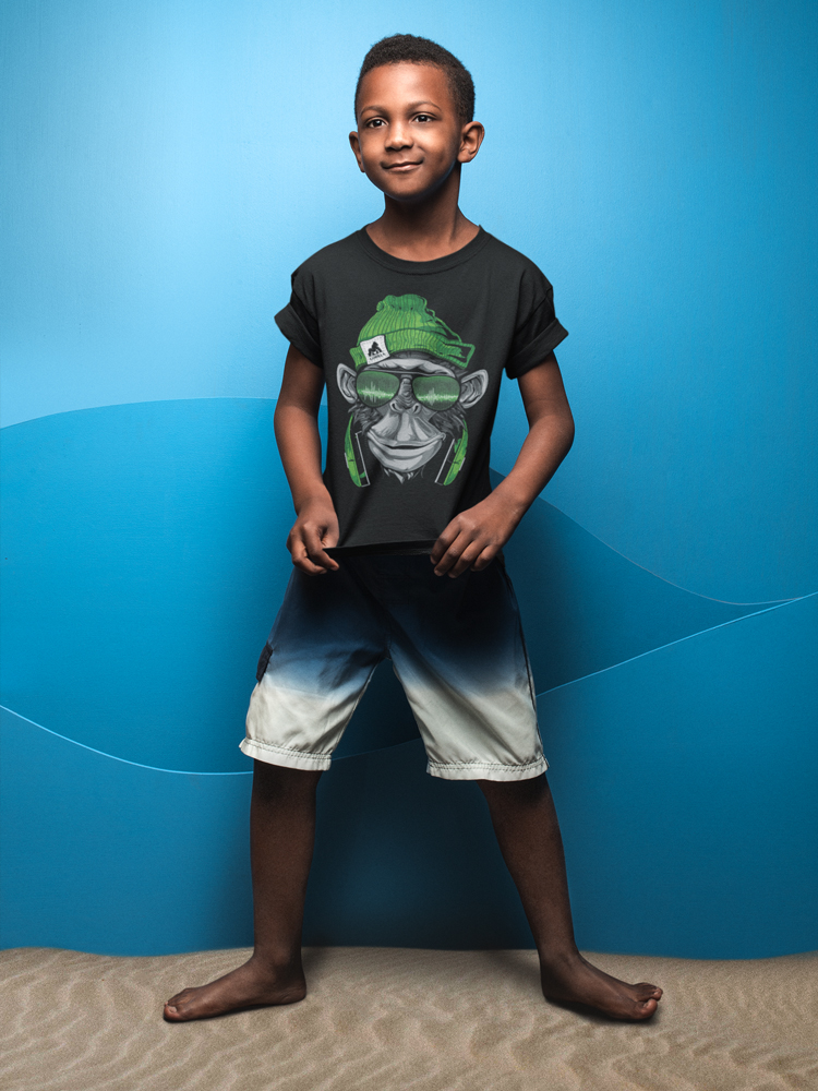 mockup-t-shirt-enfant-singe-bonnet-lunettes-et-casque-dj.jpg