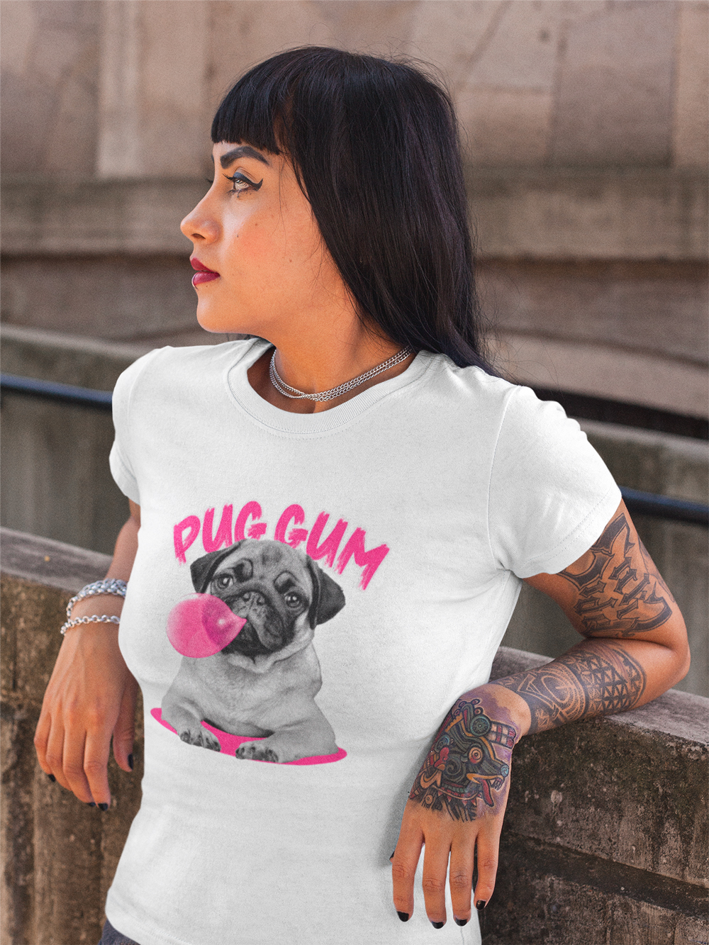 mockup-t-shirt-femme-blanc-pug-gum.jpg