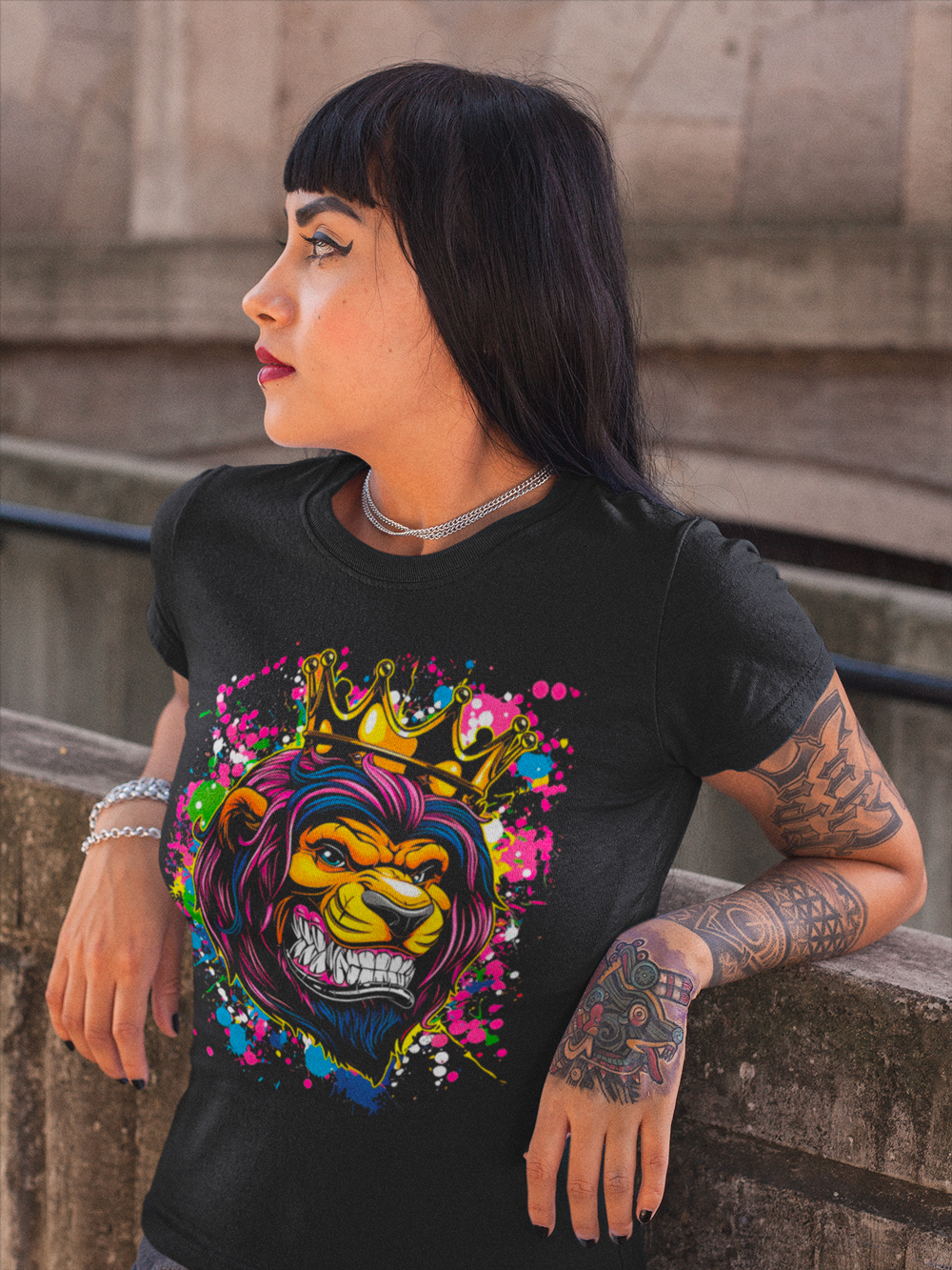 mockup-t-shirt-femme-lion-fluo.jpg