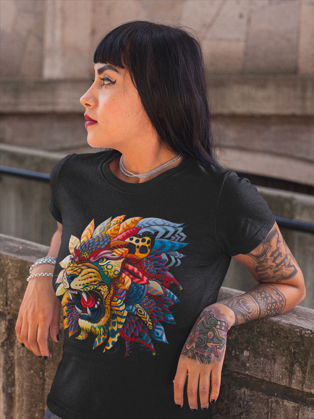 mockup-t-shirt-femme-lion-masque-africain.jpg